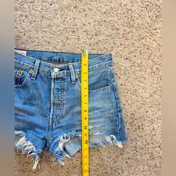 LEVI'S 501‎ High Rise Shorts Womens Size 26 Cutoff Denim Blue Distressed Cotton - Picture 7 of 10